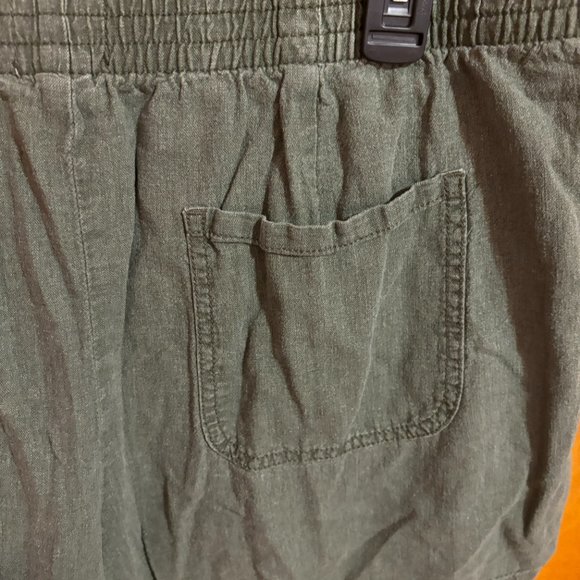 St. John’s Bay shorts Green with Drawstring and elastic waist - Picture 10 of 12